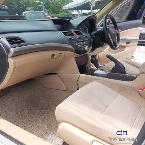 Honda Accord Automatic 2009 - image 9