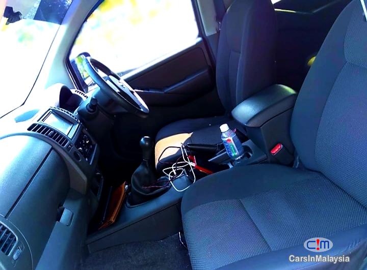 Nissan Navara 2.5-LITER DISEL TURBO 4X4 6 SPEED Manual 2013 - image 14