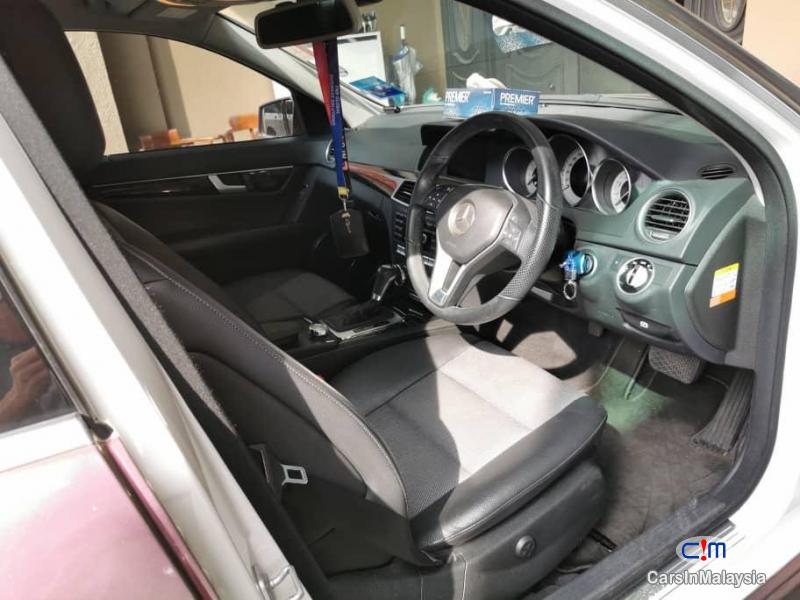 Mercedes Benz C180 CGI 1.8-LITER LUXURY SEDAN Automatic 2013 - image 2
