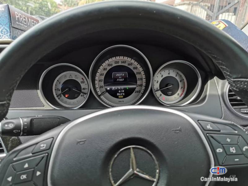 Mercedes Benz C180 CGI 1.8-LITER LUXURY SEDAN Automatic 2013 - image 3