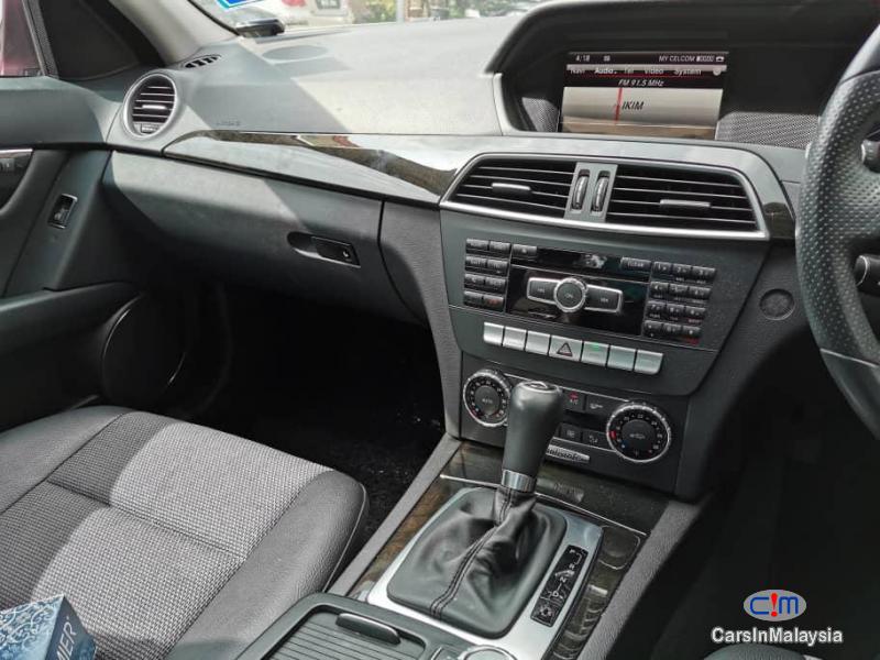 Mercedes Benz C180 CGI 1.8-LITER LUXURY SEDAN Automatic 2013 - image 4