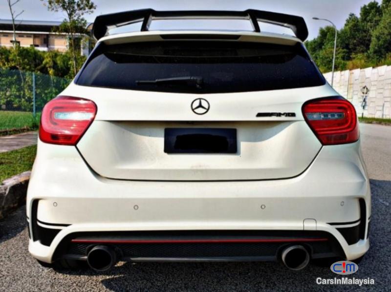 Mercedes Benz A250 1.8-LITER LUXURY SPORT HATCHBACK Automatic 2013 - image 2
