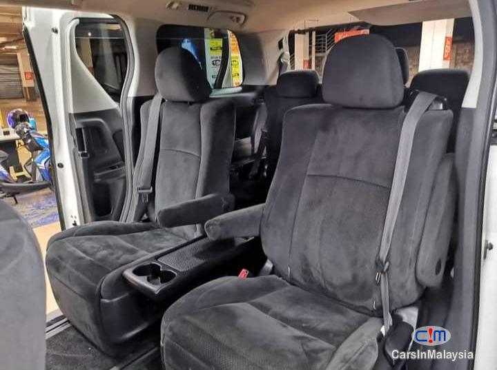Toyota Vellfire 2.4-LITER LUXURY AUTO MPV 7 SEATER Automatic 2013 in Malaysia - image