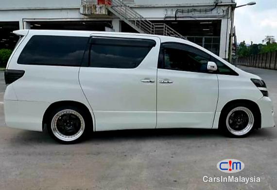 Toyota Vellfire 2.4-LITER LUXURY AUTO MPV 7 SEATER Automatic 2013 - image 9