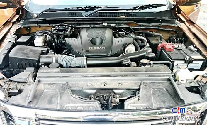 Nissan Navara 2.5-LITER 4X4 TURBO DIESEL AUTO Automatic 2017 - image 10