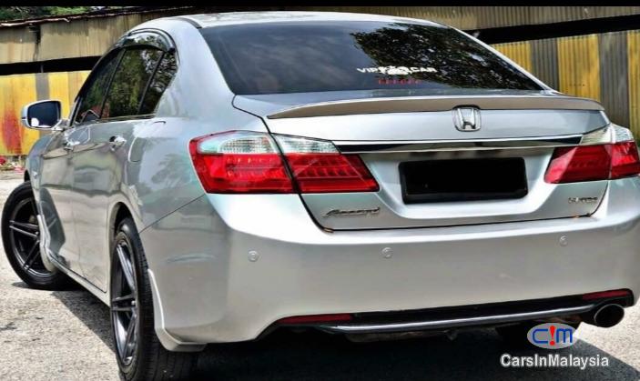 Honda Accord 2.0-LITER LUXURY SEDAN Automatic 2013 - image 2