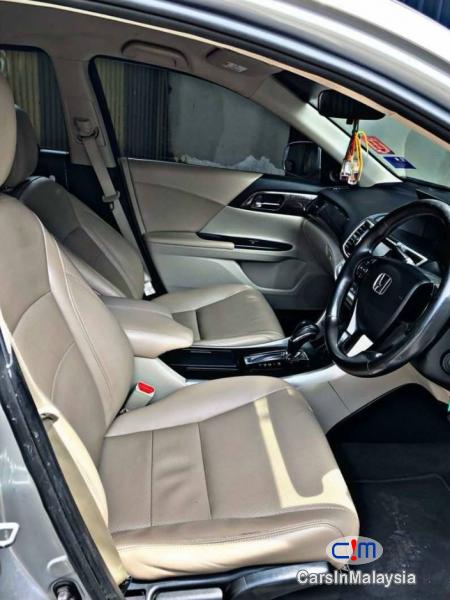 Honda Accord 2.0-LITER LUXURY SEDAN Automatic 2013 - image 5