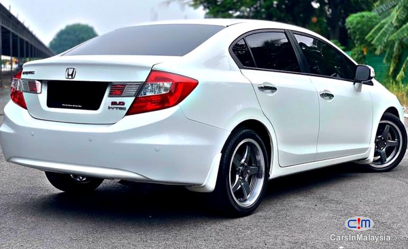 Honda Civic 2.0-LITER LUXURY SEDAN Automatic 2016 - image 2