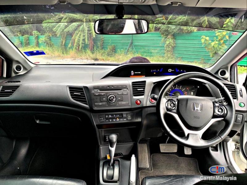 Honda Civic 2.0-LITER LUXURY SEDAN Automatic 2016 - image 7