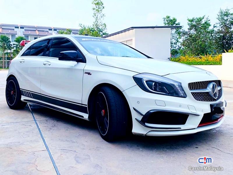 Mercedes Benz A250 2.0-LITER LUXURY SPORT HATCHBACK Automatic 2013 - image 2