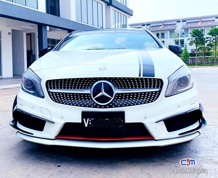 Mercedes Benz A250 2.0-LITER LUXURY SPORT HATCHBACK Automatic 2013 - image 3