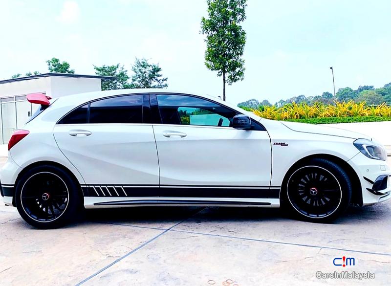 Mercedes Benz A250 2.0-LITER LUXURY SPORT HATCHBACK Automatic 2013 - image 4