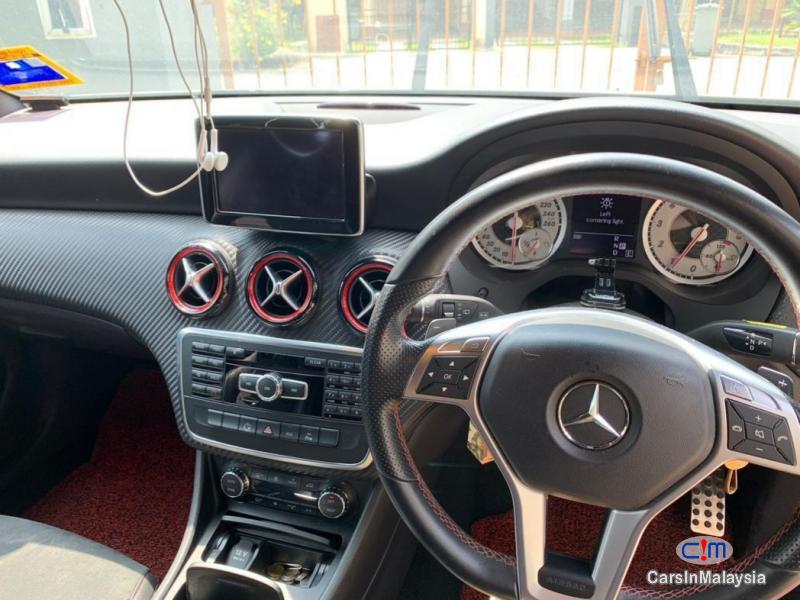 Mercedes Benz A250 2.0-LITER LUXURY SPORT HATCHBACK Automatic 2013 - image 6