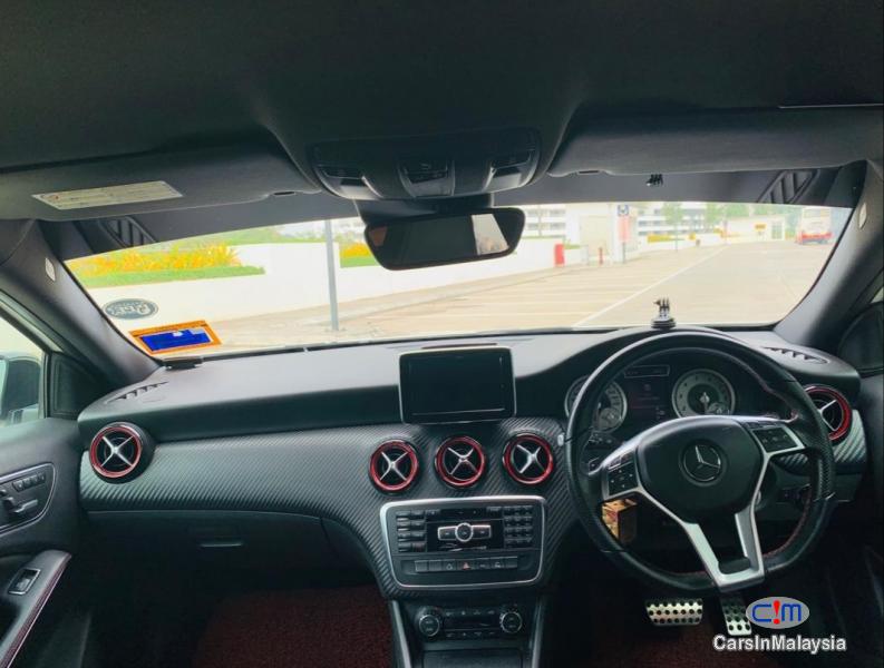 Mercedes Benz A250 2.0-LITER LUXURY SPORT HATCHBACK Automatic 2013 - image 7