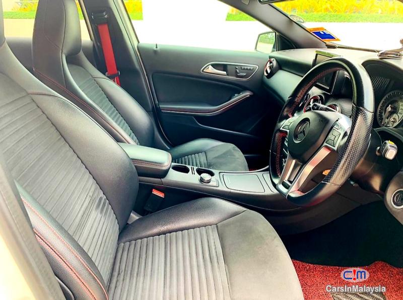 Mercedes Benz A250 2.0-LITER LUXURY SPORT HATCHBACK Automatic 2013 - image 9