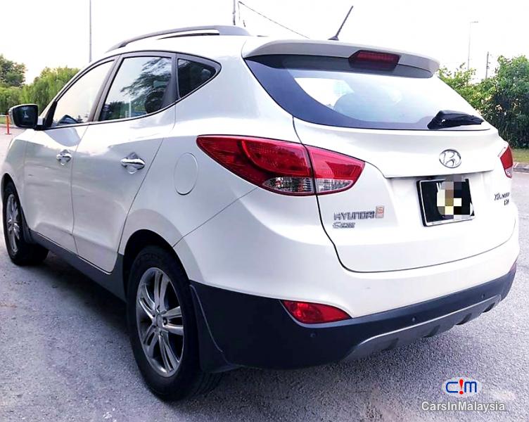 Hyundai Tucson 2.0-LITER 5 SEATERS SUV Automatic 2013