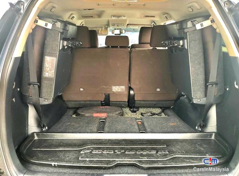 Toyota Fortuner 2.4-LITER 4X4 LUXURY FAMILY SUV 7 SEATER Automatic 2016 - image 12