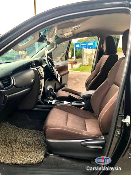 Toyota Fortuner 2.4-LITER 4X4 LUXURY FAMILY SUV 7 SEATER Automatic 2016 - image 9