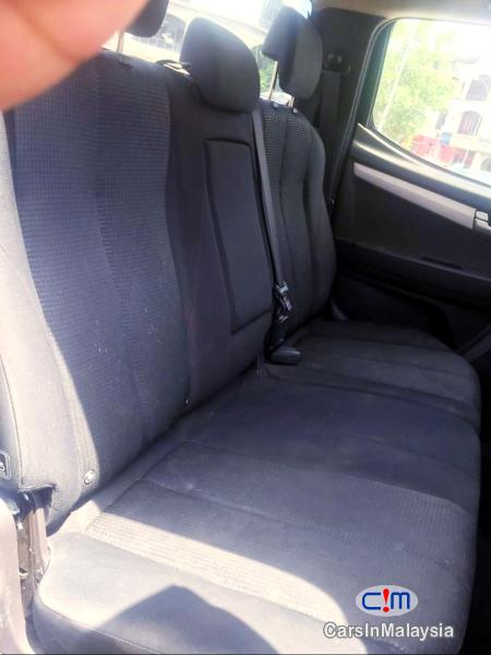 Isuzu D-Max 2.5-LITER 4X4 MANUAL DOUBLE CAB DIESEL TURBO Automatic 2017 - image 10