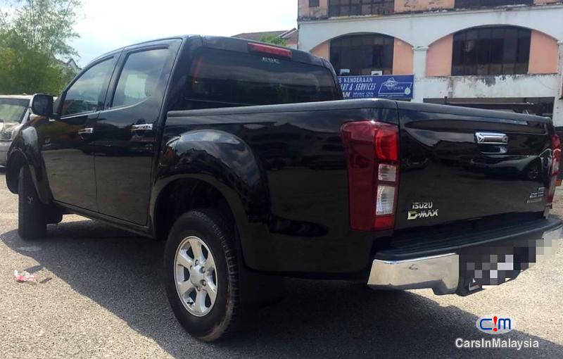 Isuzu D-Max 2.5-LITER 4X4 MANUAL DOUBLE CAB DIESEL TURBO Automatic 2017 in Malaysia