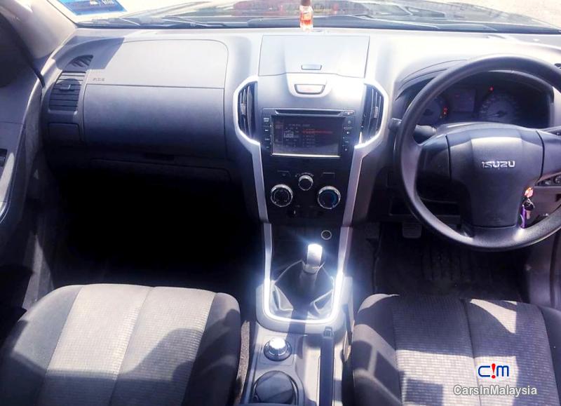 Isuzu D-Max 2.5-LITER 4X4 MANUAL DOUBLE CAB DIESEL TURBO Automatic 2017 in Malaysia - image