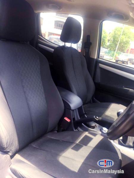 Isuzu D-Max 2.5-LITER 4X4 MANUAL DOUBLE CAB DIESEL TURBO Automatic 2017 - image 9