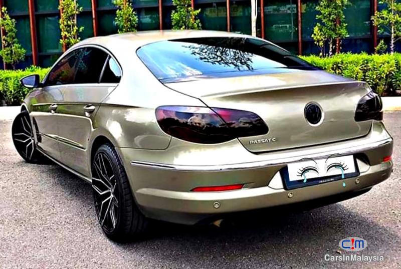 Volkswagen Passat 2.0-LITER LUXURY SEDAN TURBO Automatic 2011 - image 12