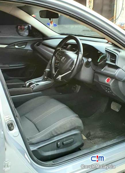 Honda Civic 1.8-LITER LUXURY SPORTY SEDAN Automatic 2018 - image 10