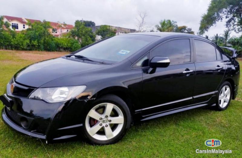 Honda Civic 2.0-LITER LUXURY SEDAN Automatic 2010 - image 10