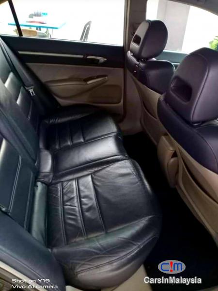 Honda Civic 2.0-LITER LUXURY SEDAN Automatic 2010 in Selangor - image