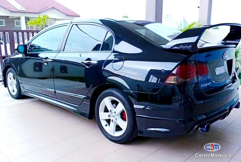 Honda Civic 2.0-LITER LUXURY SEDAN Automatic 2010 - image 9