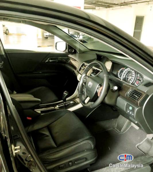 Honda Accord 2.0-LITER LUXURY SEDAN Automatic 2014 - image 2