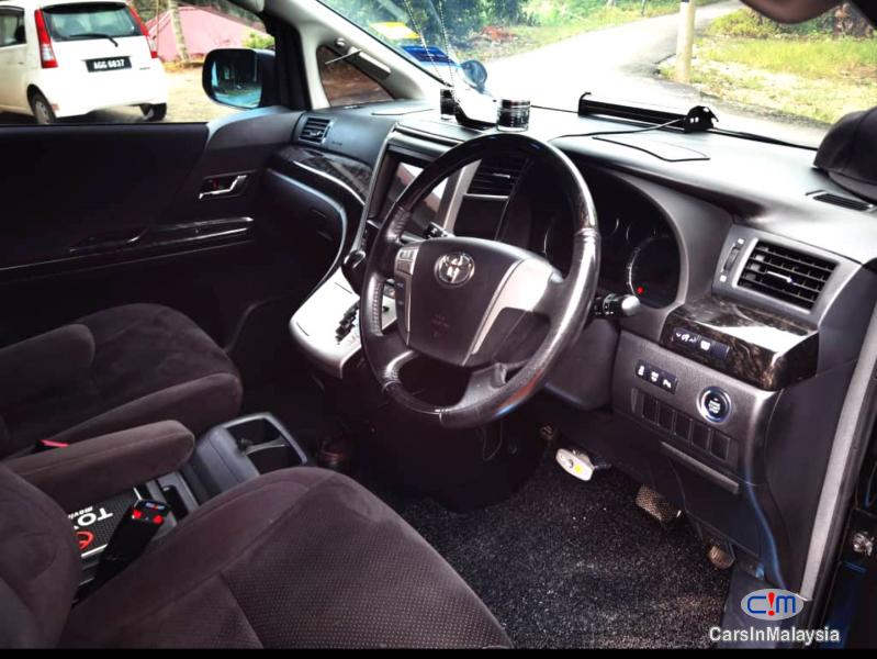 Toyota Vellfire 2.4-LITER LUXURY FAMILY MPV Automatic 2015 in Malaysia - image