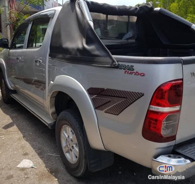 Toyota Hilux 2 5-LITER COMMONRAIL MANUAL DIESEL TURBO Manual 2011 - image 10