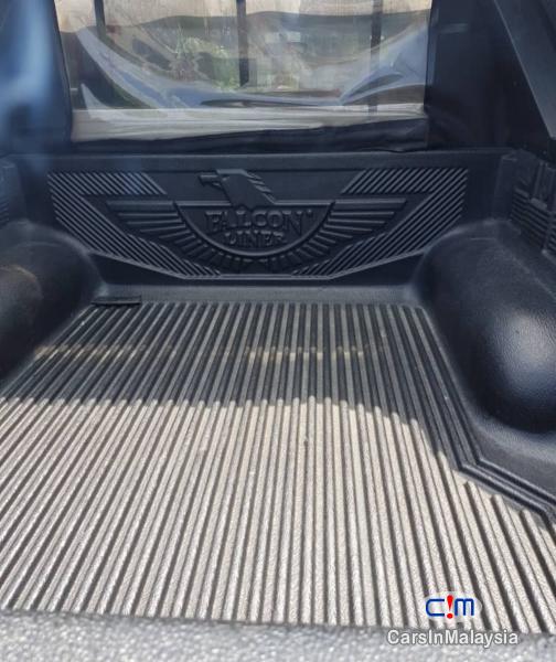 Toyota Hilux 2 5-LITER COMMONRAIL MANUAL DIESEL TURBO Manual 2011 in Selangor - image