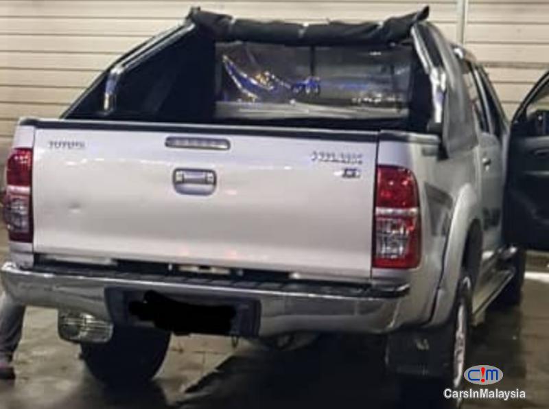 Toyota Hilux 2 5-LITER COMMONRAIL MANUAL DIESEL TURBO Manual 2011 - image 9