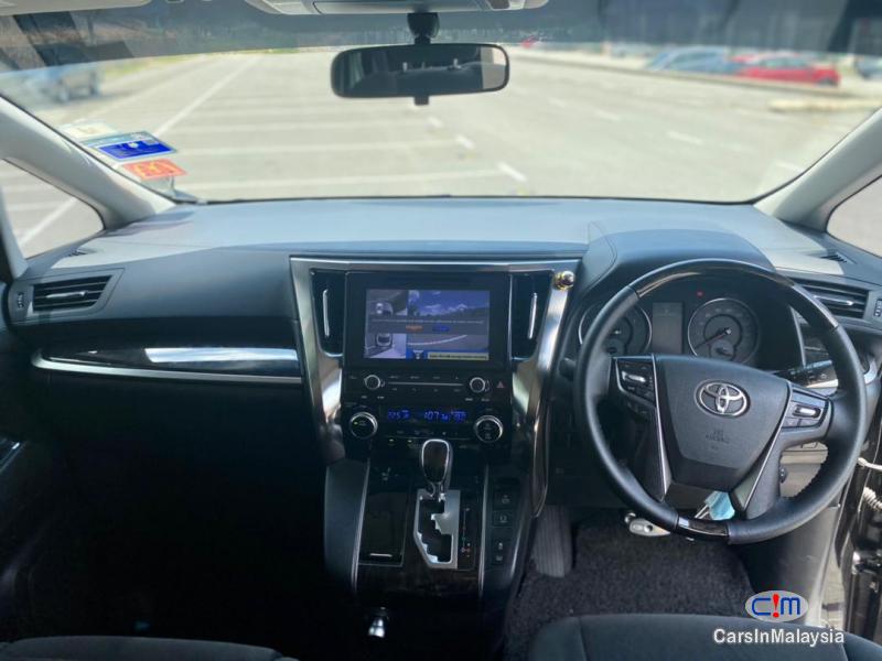 Toyota Vellfire 2.5-LITER LUXURY FAMILY MPV 7 SEATERS Automatic 2016 - image 5