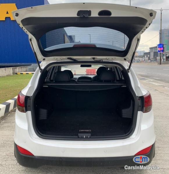 Hyundai Tucson 2.0-LITER SUV FULLSPEC Automatic 2010 - image 15