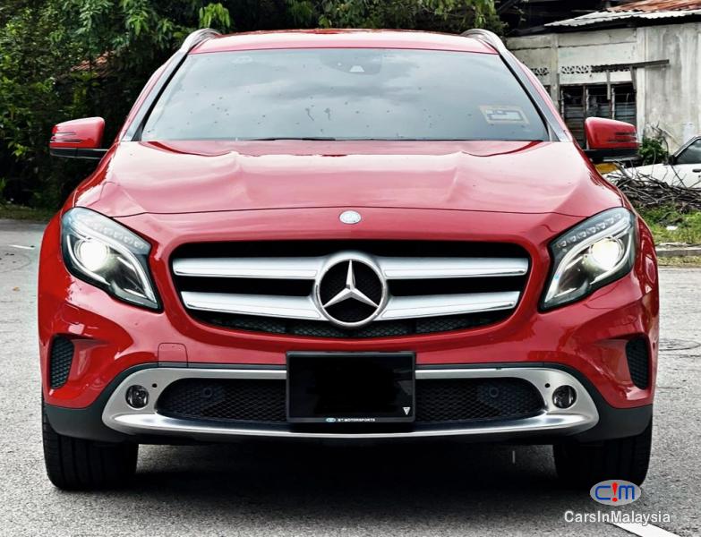 Mercedes Benz GLA250 2.0-LITER LUXURY SUV Automatic 2019 in Selangor