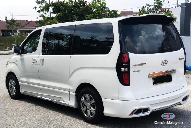 Hyundai Grand Starex 2.5-LITER 11 SEATERS TURBO DIESEL KERETA SAMBUNG BAYAR Automatic 2017 - image 10