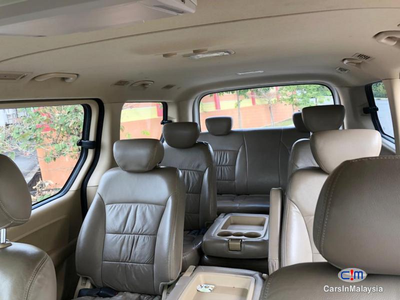 Hyundai Grand Starex 2.5-LITER 11 SEATERS TURBO DIESEL KERETA SAMBUNG BAYAR Automatic 2017 in Selangor - image