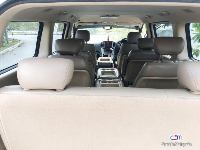 Hyundai Grand Starex 2.5-LITER 11 SEATERS TURBO DIESEL KERETA SAMBUNG BAYAR Automatic 2017 in Malaysia - image