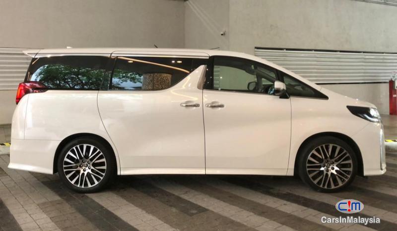 Toyota Alphard 2.5-LITER LUXURY FAMILY MPV Automatic 2022 - image 11
