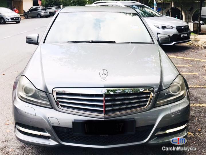 Mercedes Benz C200 CGI 1.8-LITER LUXURY SEDAN Automatic 2012 - image 3
