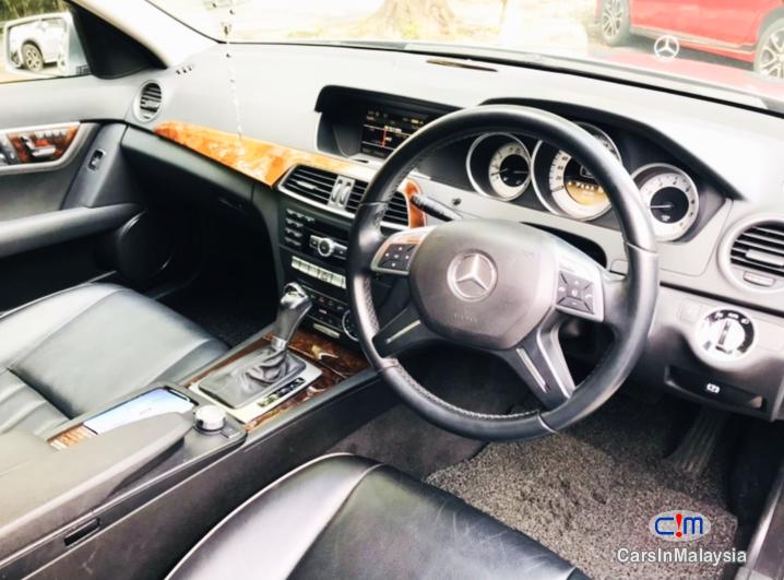 Mercedes Benz C200 CGI 1.8-LITER LUXURY SEDAN Automatic 2012 - image 6