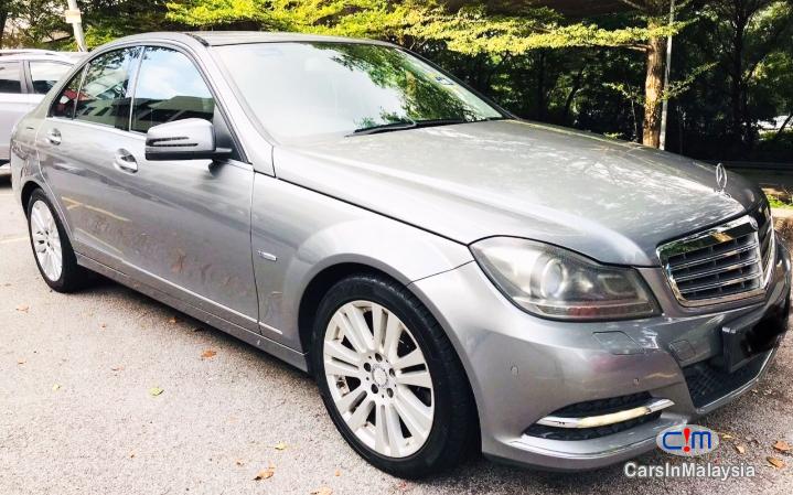 Mercedes Benz C200 CGI 1.8-LITER LUXURY SEDAN Automatic 2012 - image 7