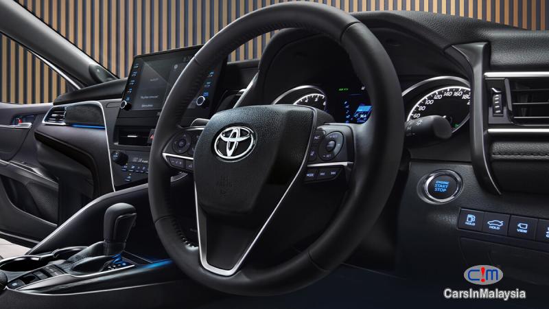 Toyota Camry 2.5V Automatic 2023 - image 12