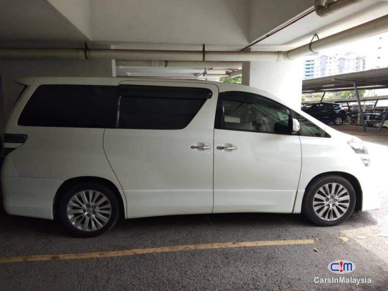 Toyota Vellfire Automatic 2012 - image 2