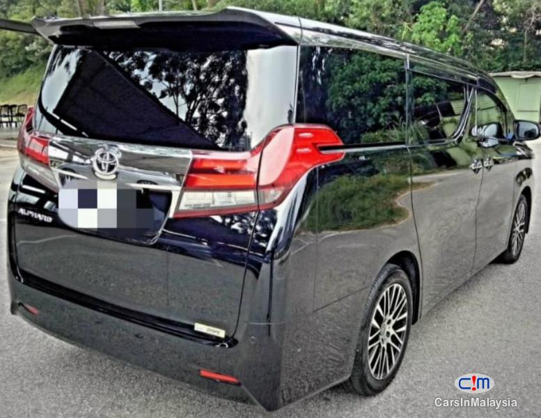 Toyota Alphard 2.5-LITER LUXURY FAMILY MPV Automatic 2015