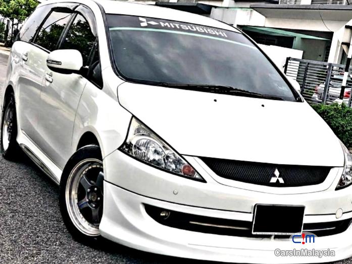 Mitsubishi Grandis 2.4-LITER HIGH FULL SPEC FAMILY MPV Automatic 2009